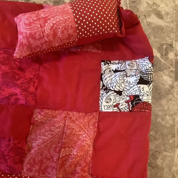 NWOT. Hand Crafted Reversible Doll/Stuffed Animal Quilt with Pillow Set - Picture 4 of 8